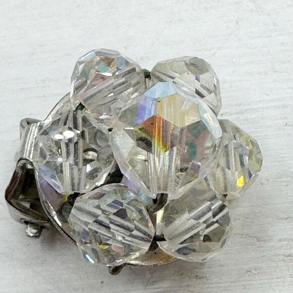 Sparkly Vtg 1950s MCM Aurora Borealis Crystal Cluster Clip On Earrings - Picture 9 of 10